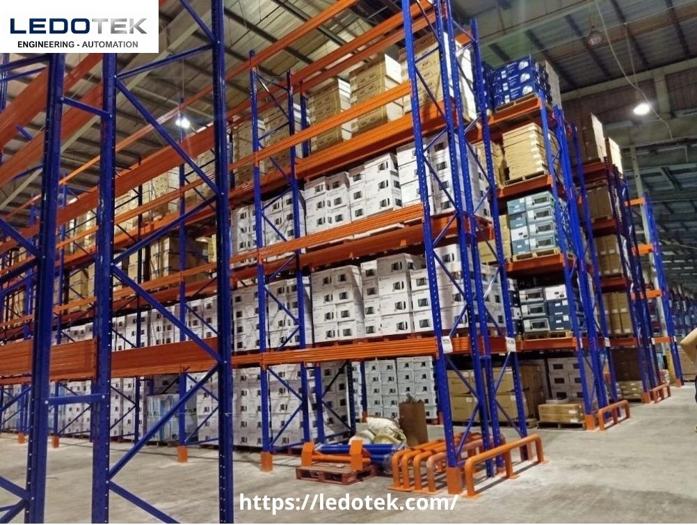 Kệ selective pallet trong kho hàng công nghiệp