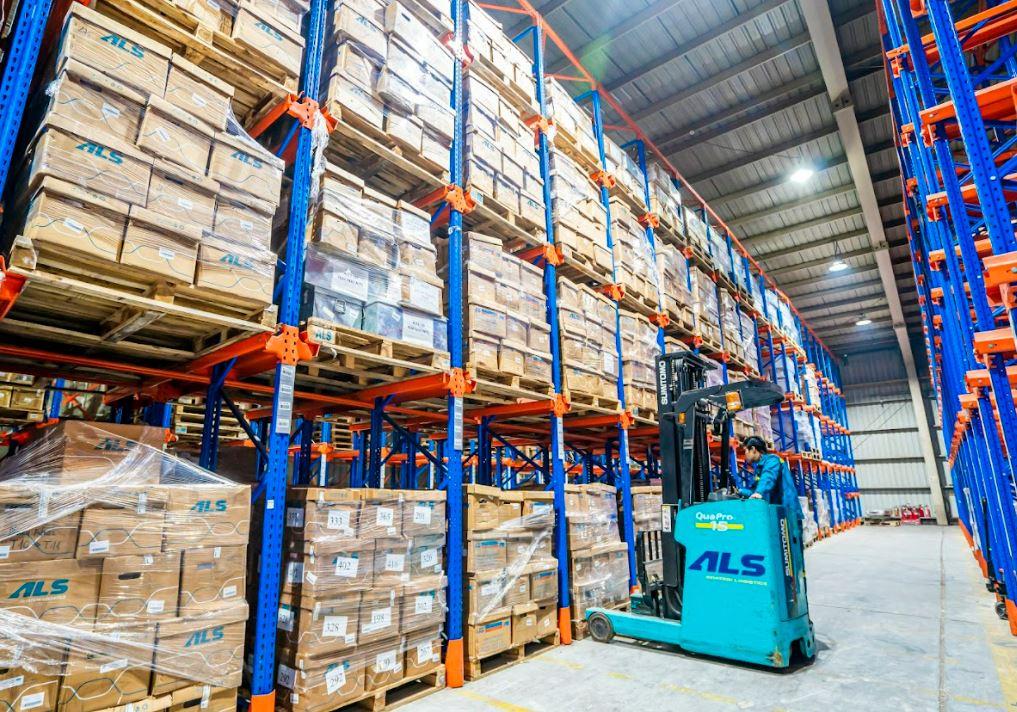Kệ selective pallet tải trọng lớn trong kho công nghiệp